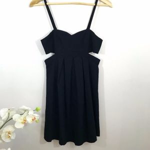 🔥Closing Sale🔥 NWT Black Side cutout Dress